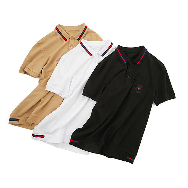 สีขาวสีดํา เสื้อยืดโปโลผ้าใบสําหรับผู้ชาย เพื่อความสะดวกสบายต่อผิว