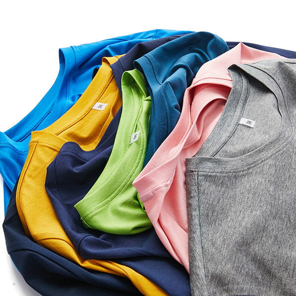 180 Gsm O-Neck T-Shirt สไตล์ไม่ประจํากับโลโก้ Anti-Pilling Design 100% ผ้าใบ