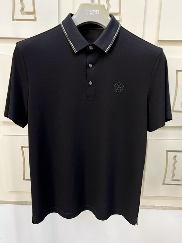 เสื้อโปโลผู้ชายหรูๆ ออกแบบแบบอย่างขั้นต่ํา ด้วยคอขัดแย้ง การทํางานสูง ชายเสื้อเสื้ออาชีพโรงงานเสื้อเสื้อ