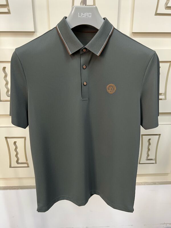 เสื้อโปโลผู้ชายหรูๆ ออกแบบแบบอย่างขั้นต่ํา ด้วยคอขัดแย้ง การทํางานสูง ชายเสื้อเสื้ออาชีพโรงงานเสื้อเสื้อ