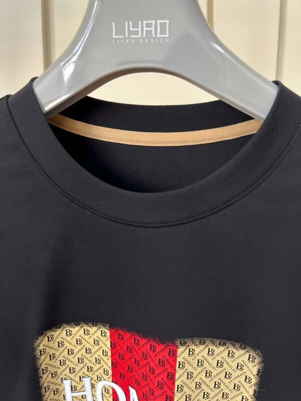 เสื้อยืดคอลูกเรือ สีขีด 3D Letter & Pattern Design เสื้อยืดคอกลมหรู ชาย เสื้อยืดเสื้อยืด Jersey Manufacture