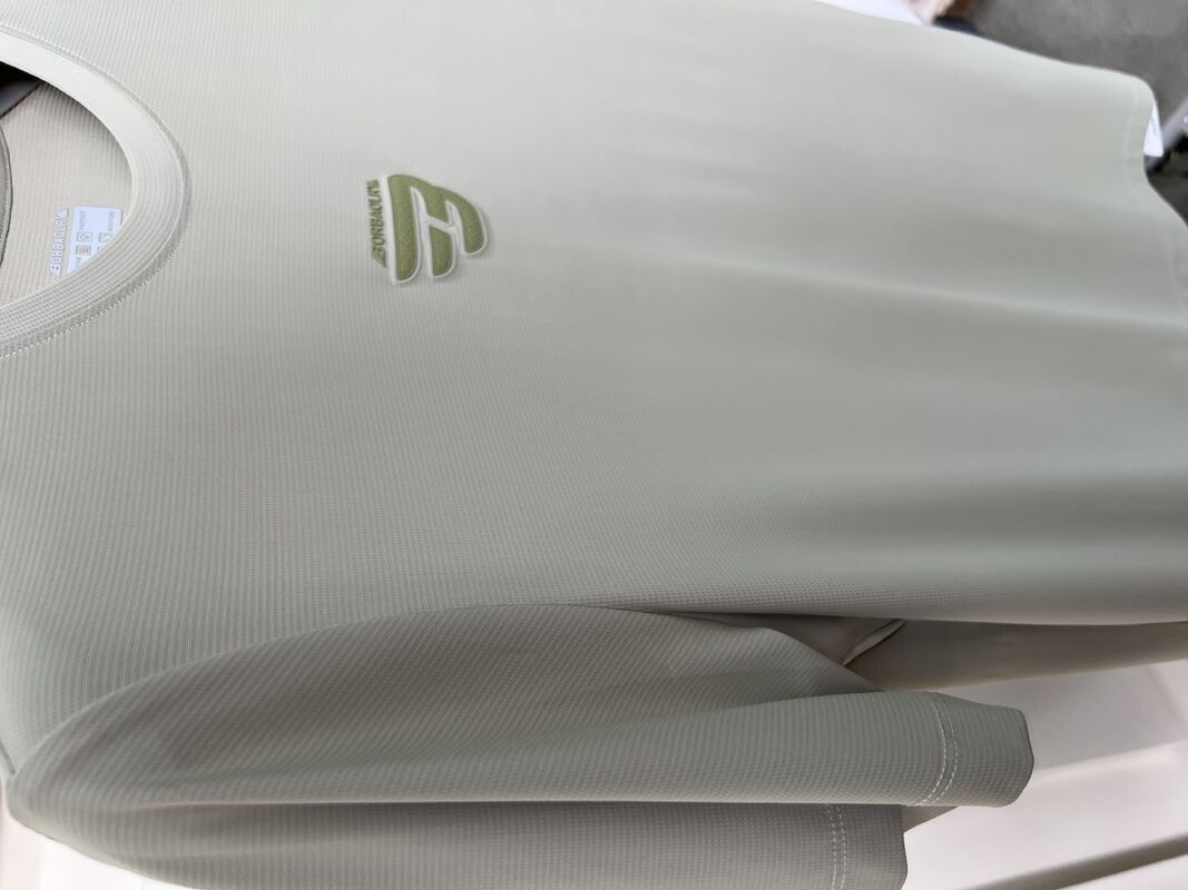 ปรับแต่ง ชุดกีฬาสีเขียวมะเขือเทศชาย - สั้น - แขน T - เสื้อและกางเกง, เสื้อผ้าที่หายใจสําหรับผู้ชาย